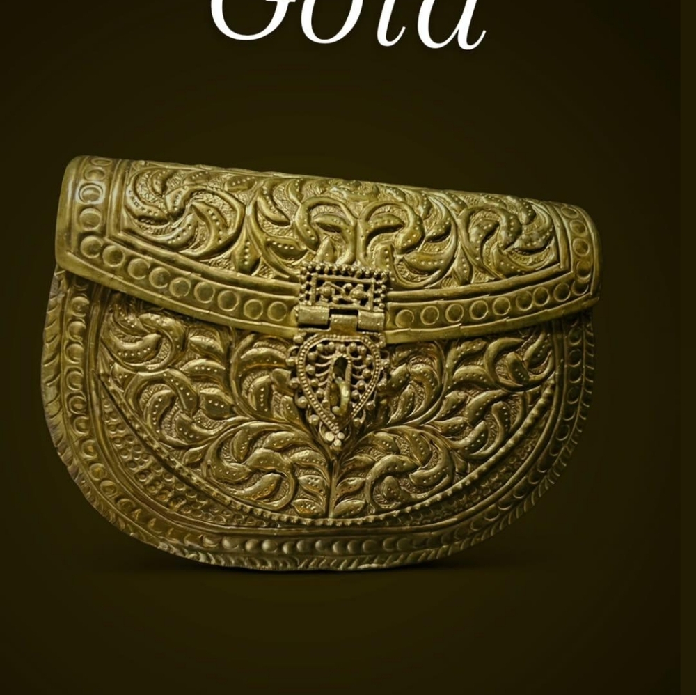 Antique clutch